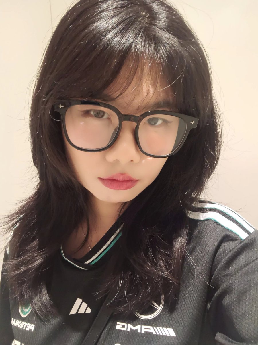 rue (taylor’s version) tweet media