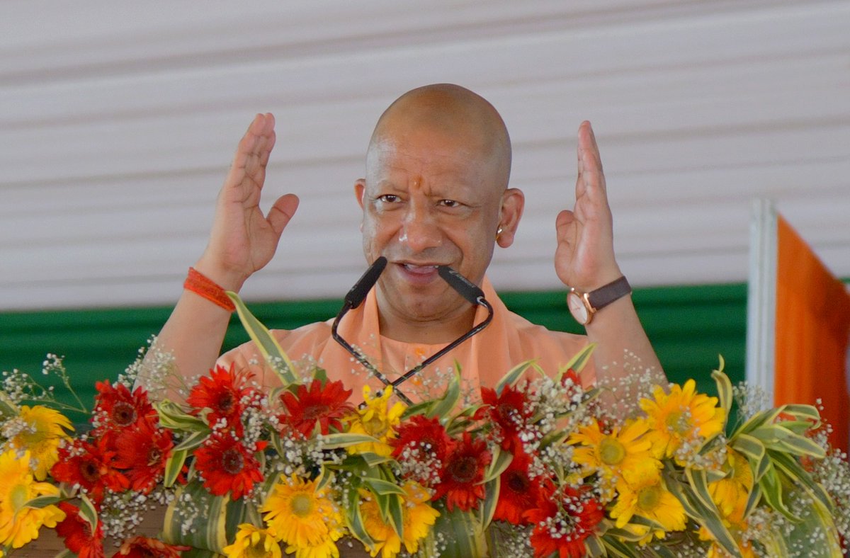 CMOfficeUP's tweet photo. डिजिटल इंफ्रास्ट्रक्चर डेवलपमेंट की दिशा में सतत अग्रसर 'नया उत्तर प्रदेश'!

मुख्यमंत्री @myogiadityanath जी आज गोरखपुर औद्योगिक विकास प्राधिकरण (GIDA) क्षेत्र में सॉफ्टवेयर टेक्नोलॉजी पार्क्स ऑफ इंडिया (STPI) के गोरखपुर केंद्र के उद्घाटन कार्यक्रम में सम्मिलित हुए।

मुख्यमंत्री जी ने कहा कि GIDA ने विगत 9 वर्षों में नवनिर्माण और प्रगति की एक नई पहचान देश और दुनिया के समक्ष प्रस्तुत की है। यह टेक्नोलॉजी पार्क युवाओं को नवाचार, स्टार्टअप और रोजगार के नए अवसरों से जोड़ने वाला सशक्त मंच सिद्ध होगा तथा प्रदेश को डिजिटल विकास और टेक्नोलॉजी आधारित अर्थव्यवस्था की दिशा में नई गति प्रदान करेगा।