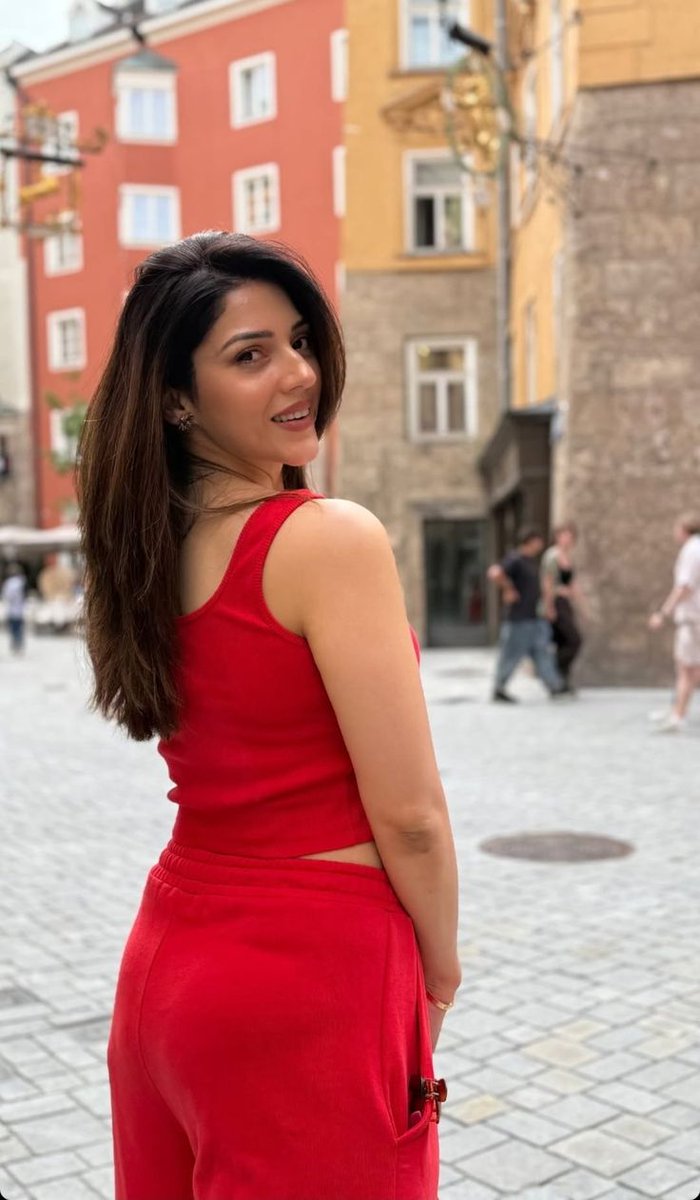 A A D H A V A tweet media