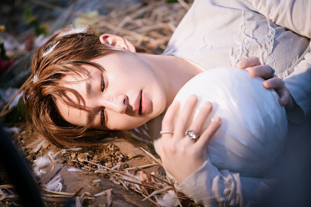 jinkination's tweet photo. that’s an omega photoshoot 🥴 https://t.co/AYBDg1g99z