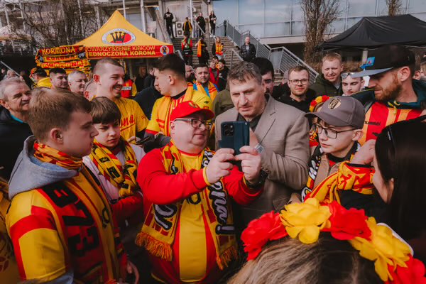 michal_siejak's tweet image. Co dała nam obecność Andrzeja Gołoty na meczu Korony Kielce? 🥊

Na #KORARK gościliśmy polską legendę boksu. 

Temat pojawił się bardzo spontanicznie - w piątek okazało się, że Andrzej jest w Kielcach na inauguracji Polskiej Ligi Boksu. Szybka decyzja, kilka rozmów i w niedzielę