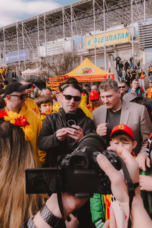 michal_siejak's tweet image. Co dała nam obecność Andrzeja Gołoty na meczu Korony Kielce? 🥊

Na #KORARK gościliśmy polską legendę boksu. 

Temat pojawił się bardzo spontanicznie - w piątek okazało się, że Andrzej jest w Kielcach na inauguracji Polskiej Ligi Boksu. Szybka decyzja, kilka rozmów i w niedzielę