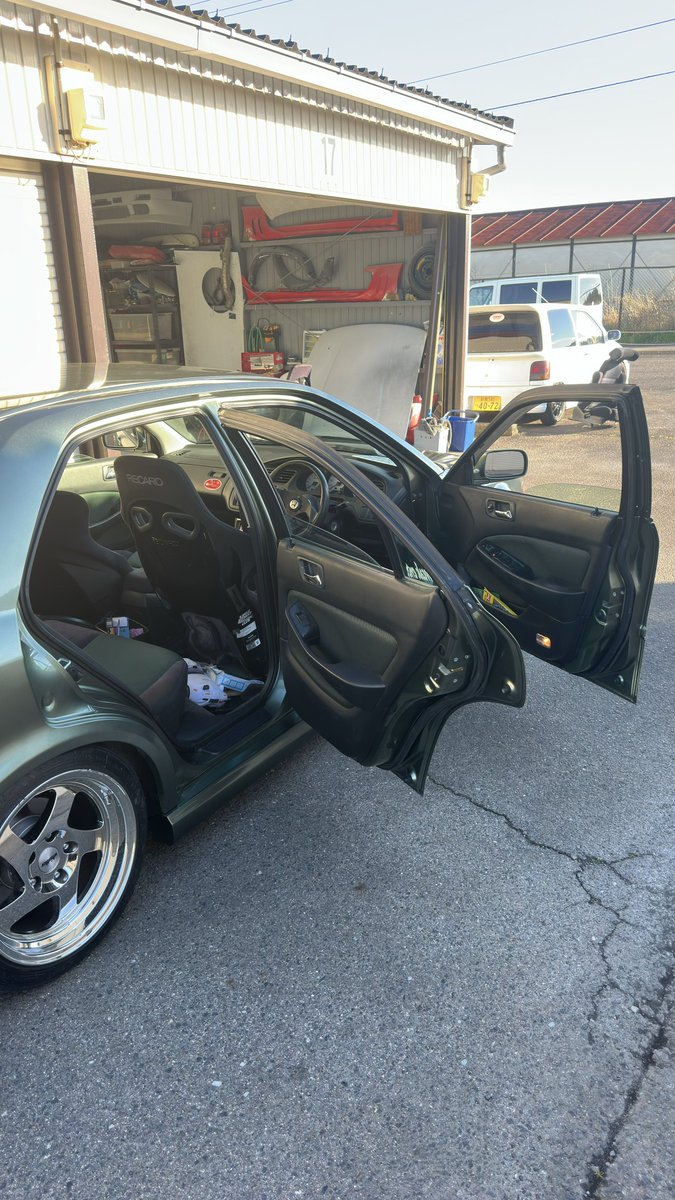 頭のネジが外れてるねじさん tweet media