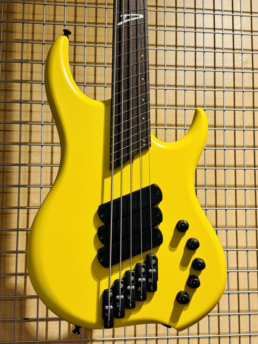 bassstation_akb's tweet image. Lee Sklar Signature LSS5の2026NAMM Show出展品もイベントに間に合いました！！！
本機はNeve Preampを搭載した特別仕様🔥

こちらもイベント会場より先行販売を開始いたします💁‍♂️

#Dingwall Masterclass feat. Sheldon Dingwall (CEO) &amp;amp; Jacob Umansky (#Intervals)
≫ livepocket.jp/e/20260403-din…