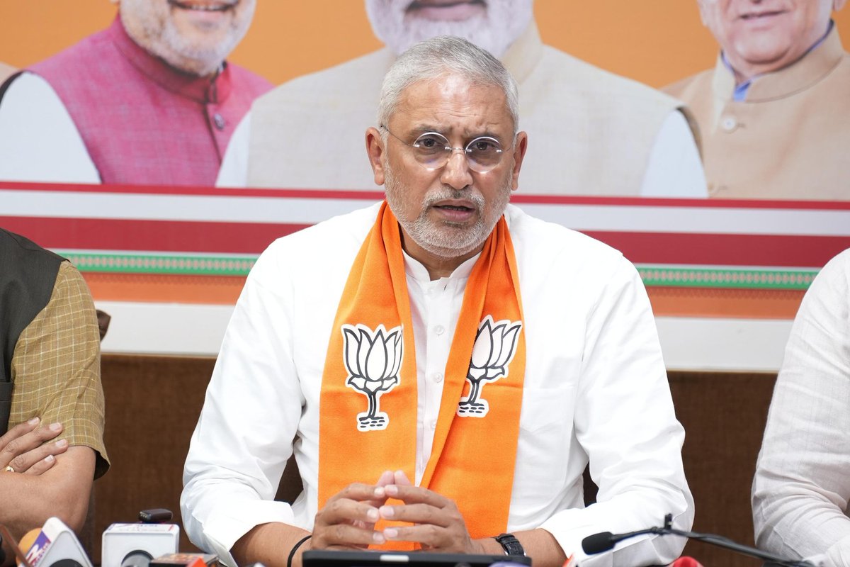 લોકસેવાના અવિરત 8,931 દિવસ!

ભારતના રાજકીય ઇતિહાસમાં સૌથી લાંબા સમય સુધી સરકારના વડા તરીકે સેવા આપવાનો ઐતિહાસિક વિક્રમ સ્થાપવા બદલ માનનીય પ્રધાનમંત્રી શ્રી <a href="/narendramodi/">Narendra Modi</a> સાહેબને ખૂબ ખૂબ અભિનંદન. 8,931 દિવસની આ અવિરત સાધના દરેક ભારતીય માટે ગૌરવની ક્ષણ છે.

આ અભૂતપૂર્વ ઉપલબ્ધિ વિશે