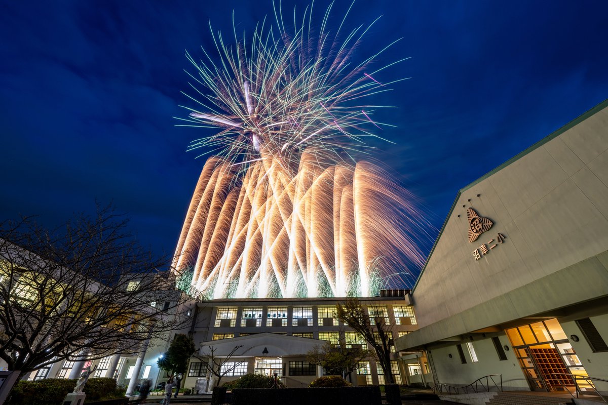 micarosu's tweet photo. 沼津市立第二小学校 閉校前夜祭の花火。

2026.03.26 https://t.co/p1foBLT5jq
