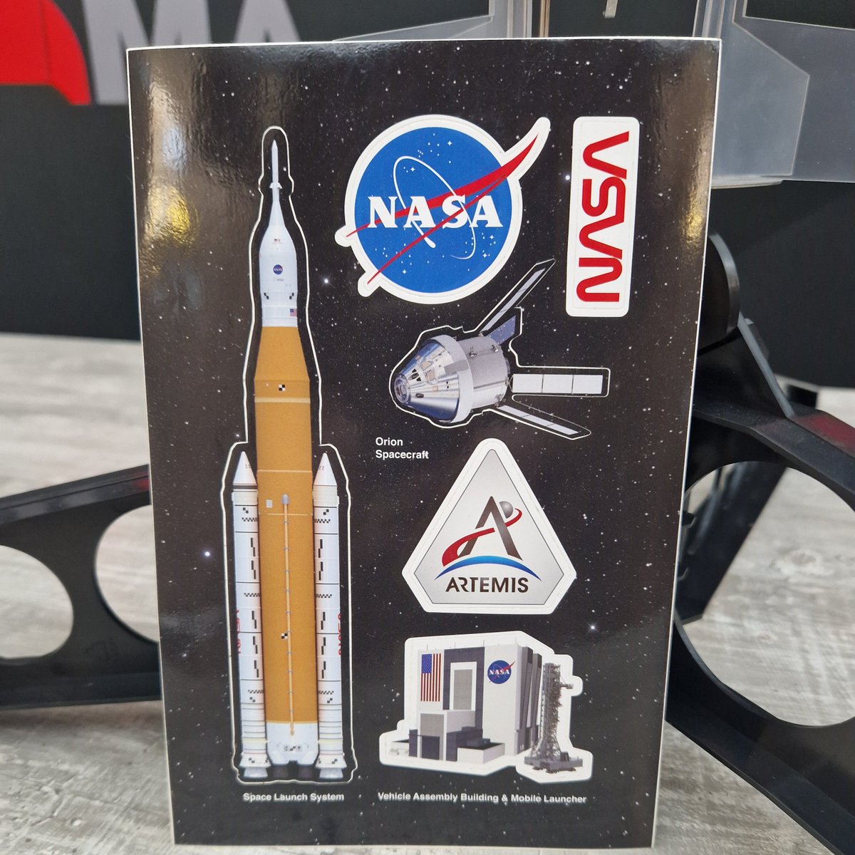 🇩🇪 Wir haben tolle Sticker von der #NASA für Euch! Wenn Ihr ein SLS-Modell oder das dazugehörige Starterbundle bestellt aus der Angebotsaktion #ArtemisWochen, dann bekommt Ihr auf Wunsch jetzt so ein exklusives Stickerset dazu - solange der Vorrat reicht! 
raketenmodellbau-klima.de/e-vendo.php?a=…
