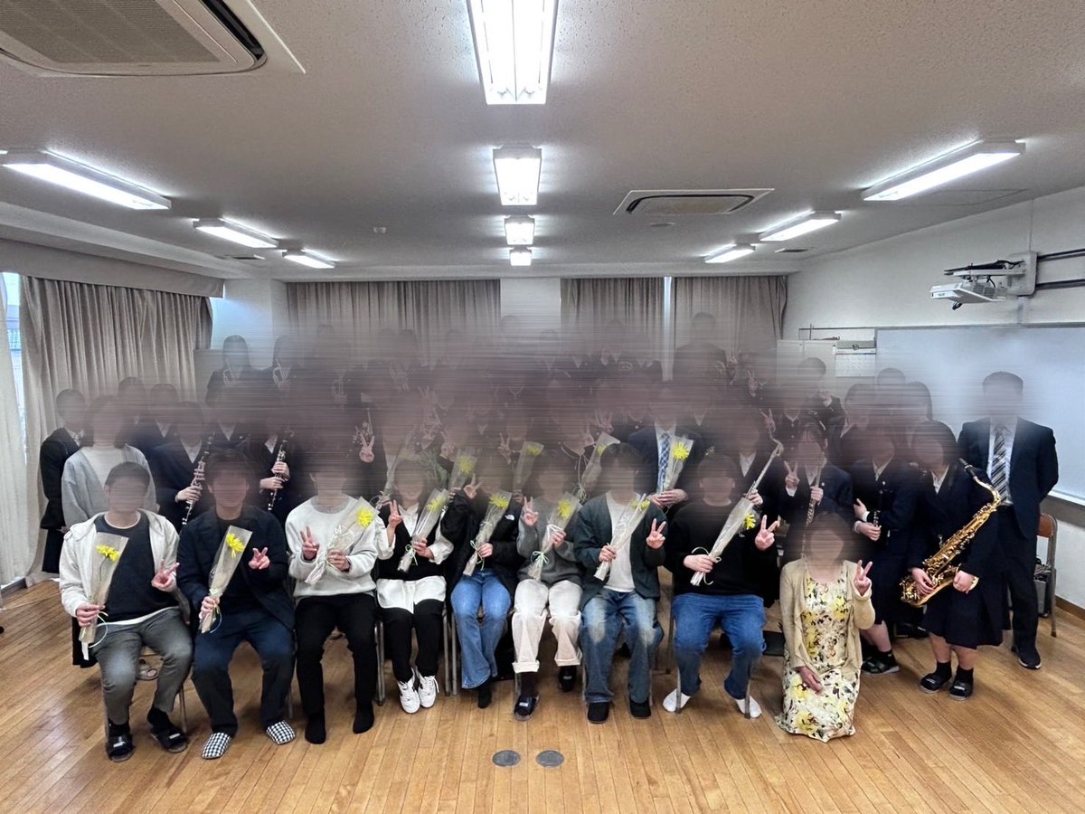 ghs_wind's tweet photo. 昨日は三送会を行いました！
3年生の皆さんに演奏をし、その後パートごとでたくさんお話しました！
とても楽しい時間でした！
3年の先輩方ご卒業おめ���とうございます🌸🎊
これからのご活躍を応援しています！
 #岐阜高校  #吹奏楽  #定期演奏会 https://t.co/acJT2ae0tz