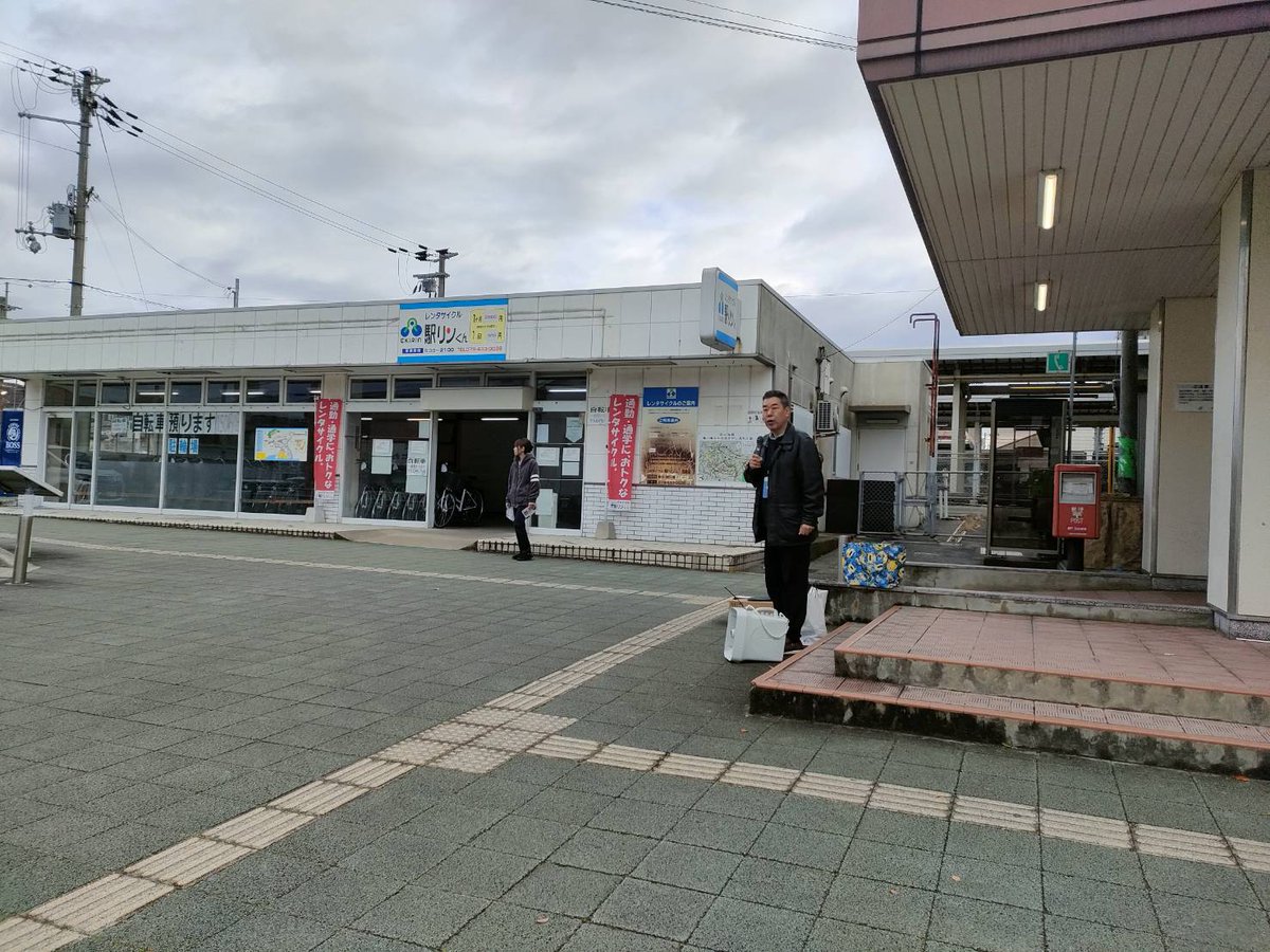 TomomiMoriri's tweet photo. 26日朝の街頭宣伝。元高砂市議の井奥氏と一緒に。
ビラまきを中心に行いました。 https://t.co/PVzGddeRnU