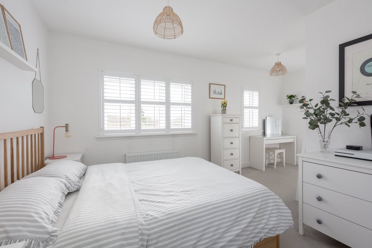 📍 Brock View, Edinburgh, EH14 5TW

Offers over £500,000

Impressive and generously proportioned four-bedroom detached house, forming part of an exclusive development, with front and rear gardens, driveway and garage. 

espc.com/property/30-br…