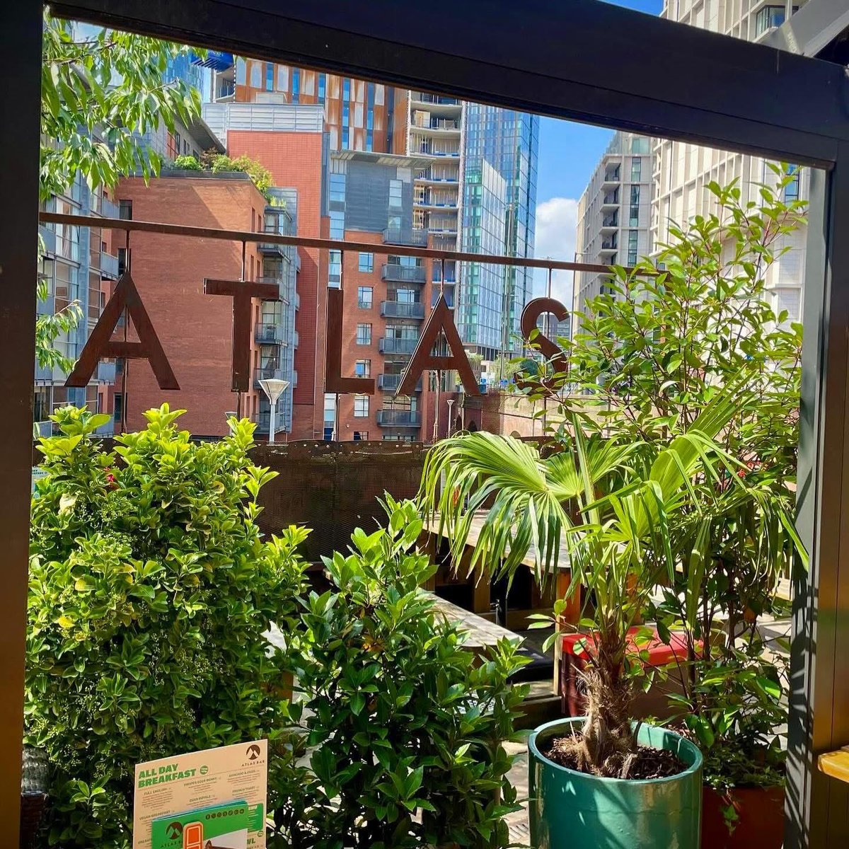 TheAtlasBar's tweet image. We’ve some fantastic, freshly made, useful my locally sourced ingredients, soup, sandwiches, bagels, and lunchtime treats, to brighten up your Thursday, #Manchester 
#goodfood #localbusiness