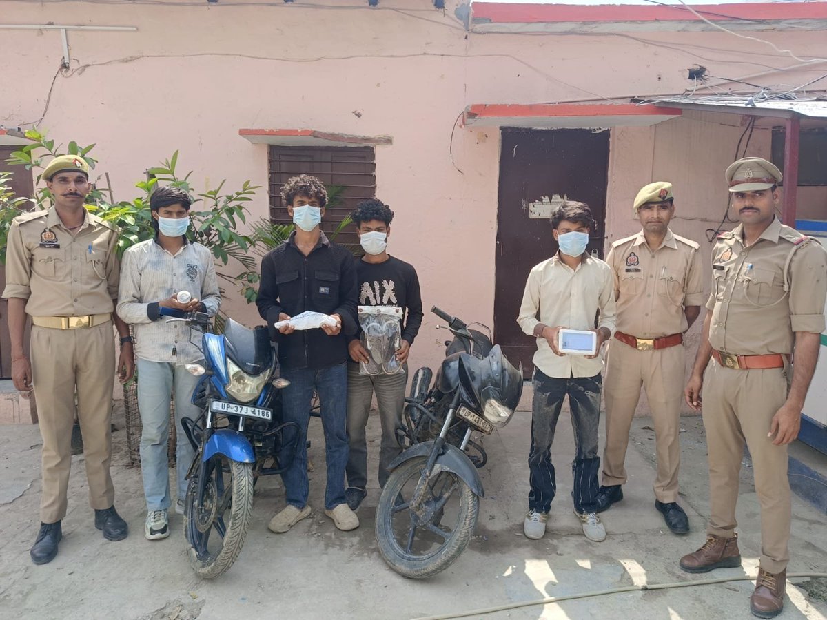 bstvlive's tweet image. हापुड़

➡4 शातिर लुटेरों को पुलिस ने दबोचा
➡आरोपियों से लूट की रकम बरामद की
➡घटना में प्रयुक्त 2 बाइकें भी बरामद
➡पिलखुवा कोतवाली पुलिस ने लुटेरों को पकड़ा 

#Hapur #Robbery #UPPolice @hapurpolice