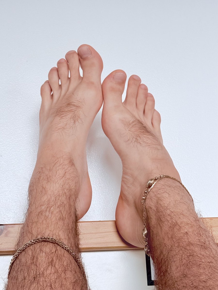 MrFeetz8's tweet photo. Good morning!
Who wants to be my slave today ?
Go get me a breakfast and then clean my entire house on your knees!
NOW !
#feet #toes #menfeet #menpower #feetworship #domesticslave #findom https://t.co/dj2mGPCjM9