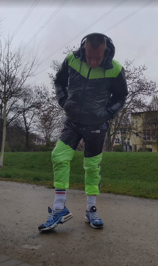 ScallyKiffeur's tweet photo. PVC Up Trackies
#PVCup #Trackies #Sox #TNs #Sneaker https://t.co/lJscHYb3h8