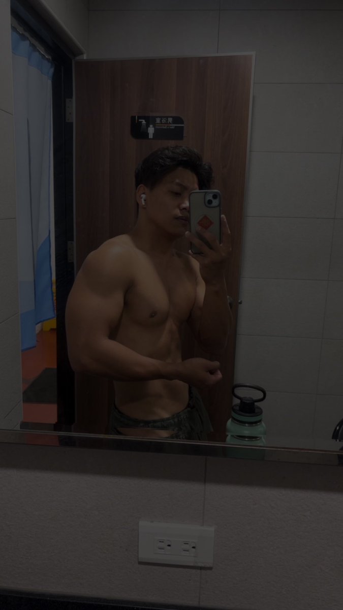 斜槓人濕 tweet media