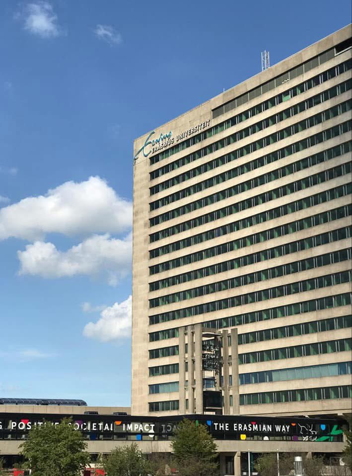 Yang paling berkesan sih murid gw yg ini… dia dulu alumni SMA 81 les privat sama gw buat persiapan UTBK jg.

Gw iseng nyeplos
“Dek, lu ga kepengen di luar negeri aja apa? Lu pinter ini, ga cocok kalau cuma di indo doang”

Ternyata bener2 dikonsider sama dia dan akhirnya dia