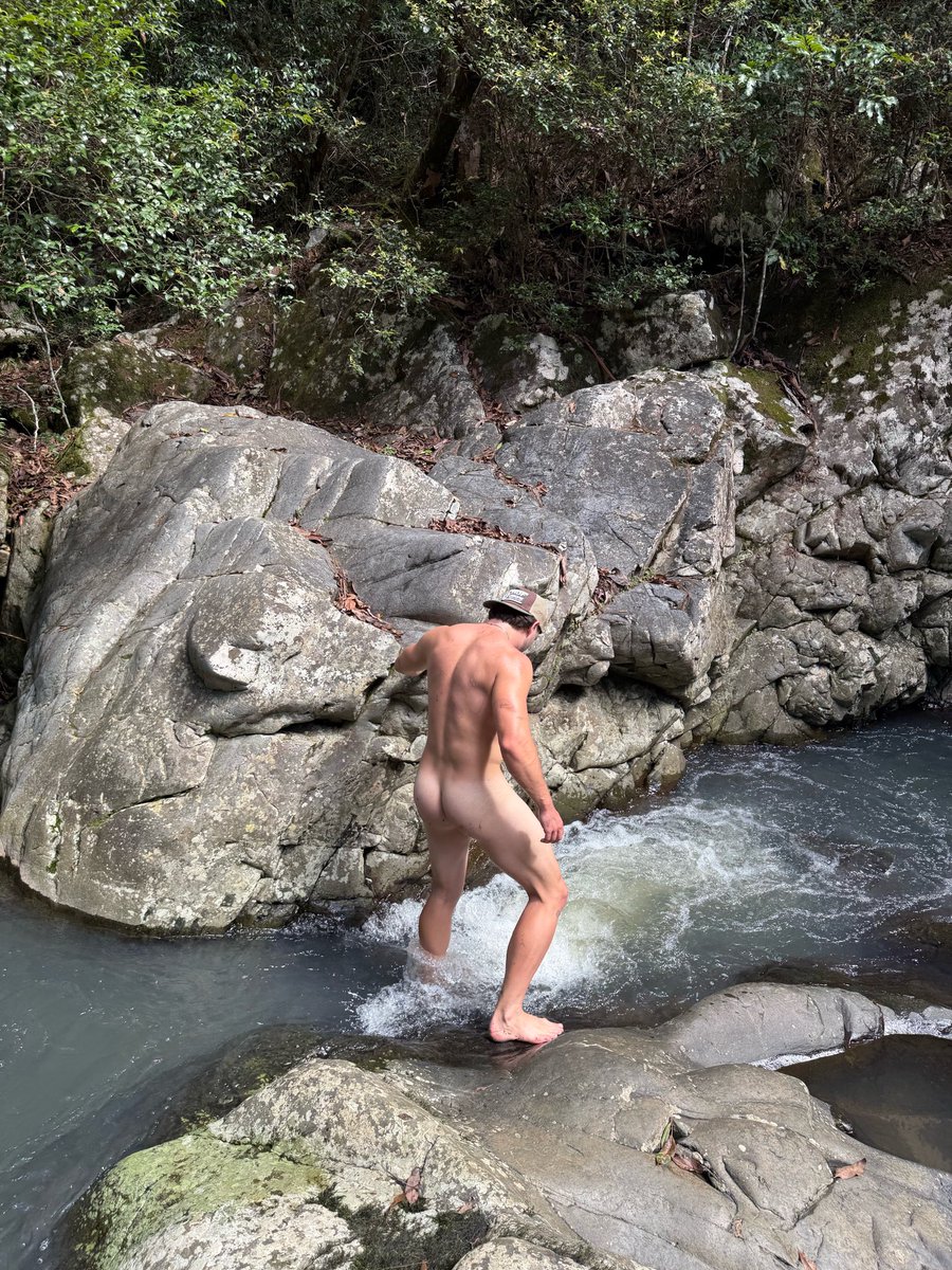 Skinny dipping ☺️
