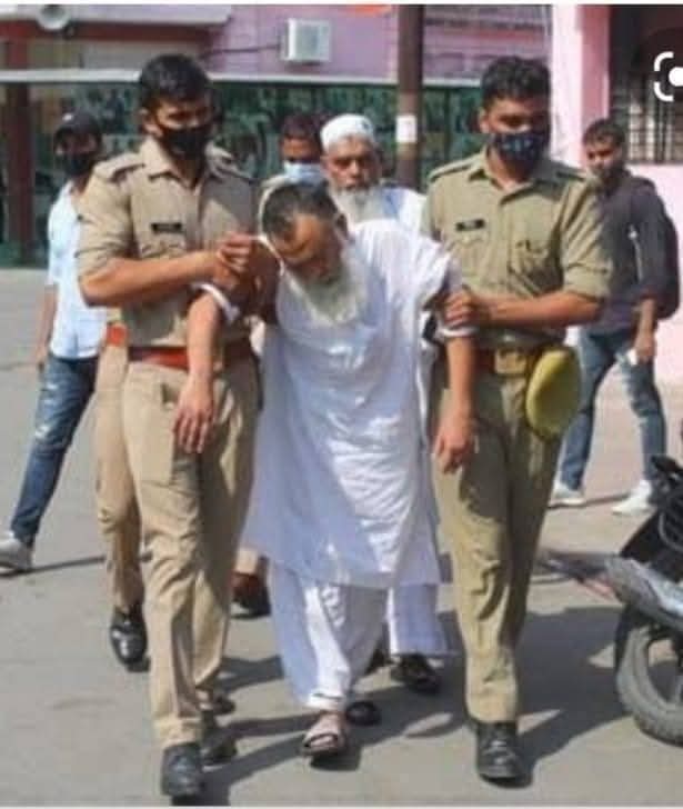 हाजी गल्ला,,
मान लो आपकी गाड़ी उठ गई,,,,,आपने शिकायत की,, पुलिस ने देख भी लिया कि गाड़ी फलाने टोल नाके से निकली है,, ....उसके बाद जैसे ही चोर को पकड़ने के लिए आगे बढ़े,,....चोर ने शीशा नीचे करके कह दिया कि मेरठ जा रही है ....सोतीगंज में,, पुलिस वाले मुस्कुराते हुए बैरियर हटा देते