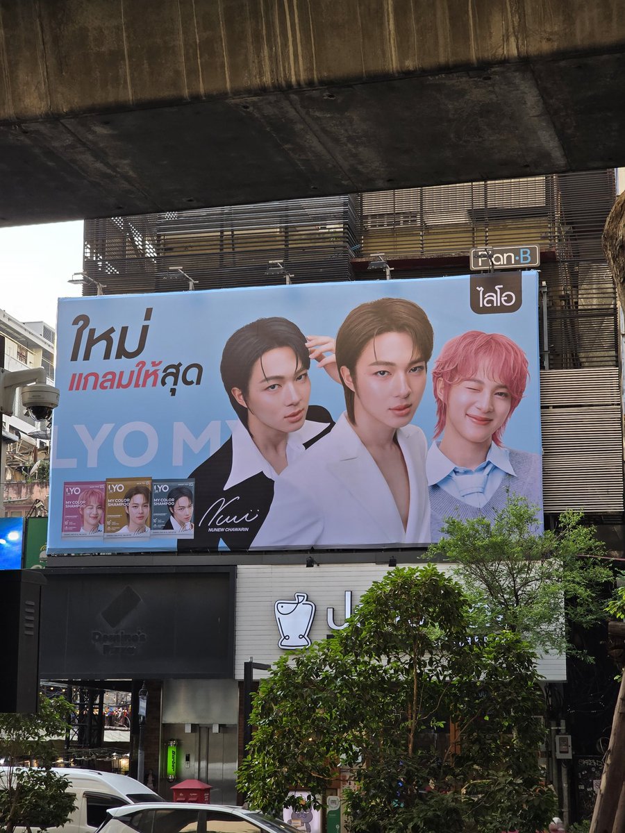 ร้านสแตนดี้ขนาดเท่าตัวคนจริง 170-180 cm. tweet media