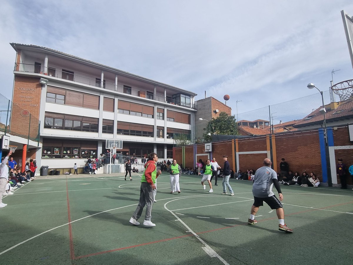 Colegio Discípulas de Jesús tweet media