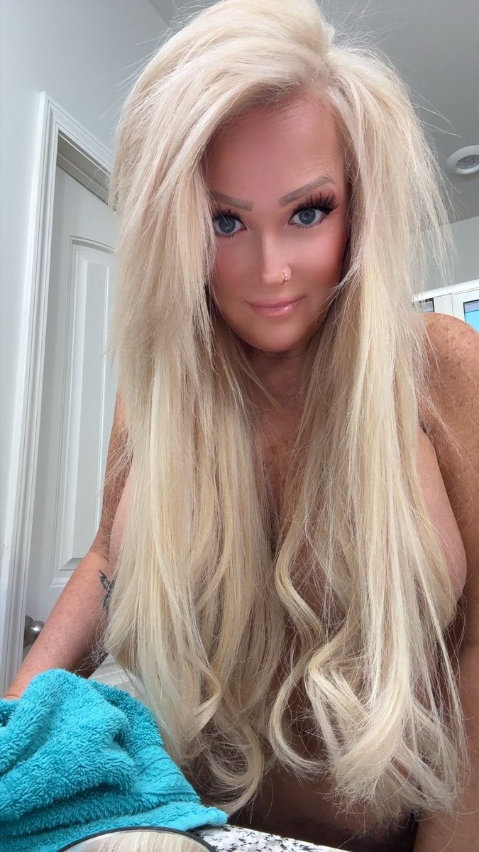 DaphneLove tweet media