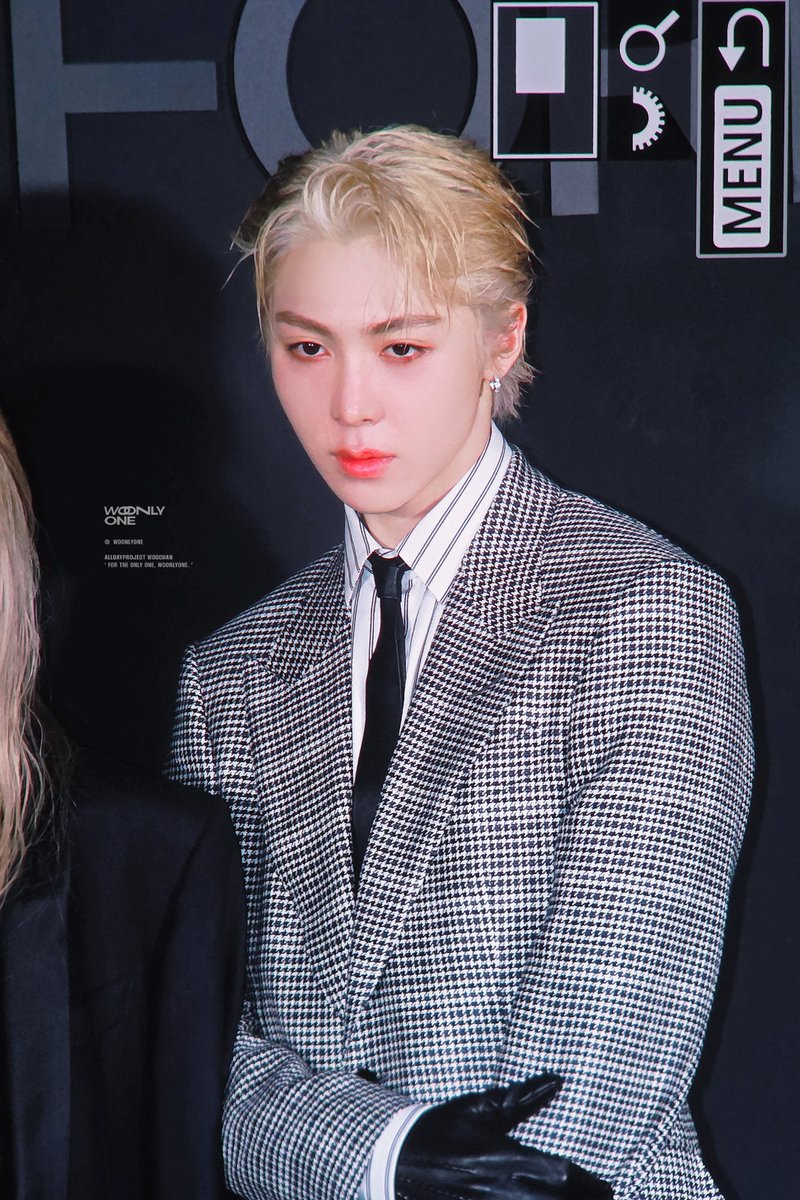 WoonlyOne tweet media