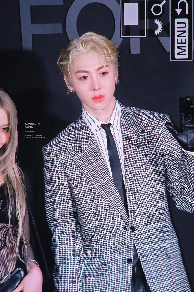 WoonlyOne tweet media