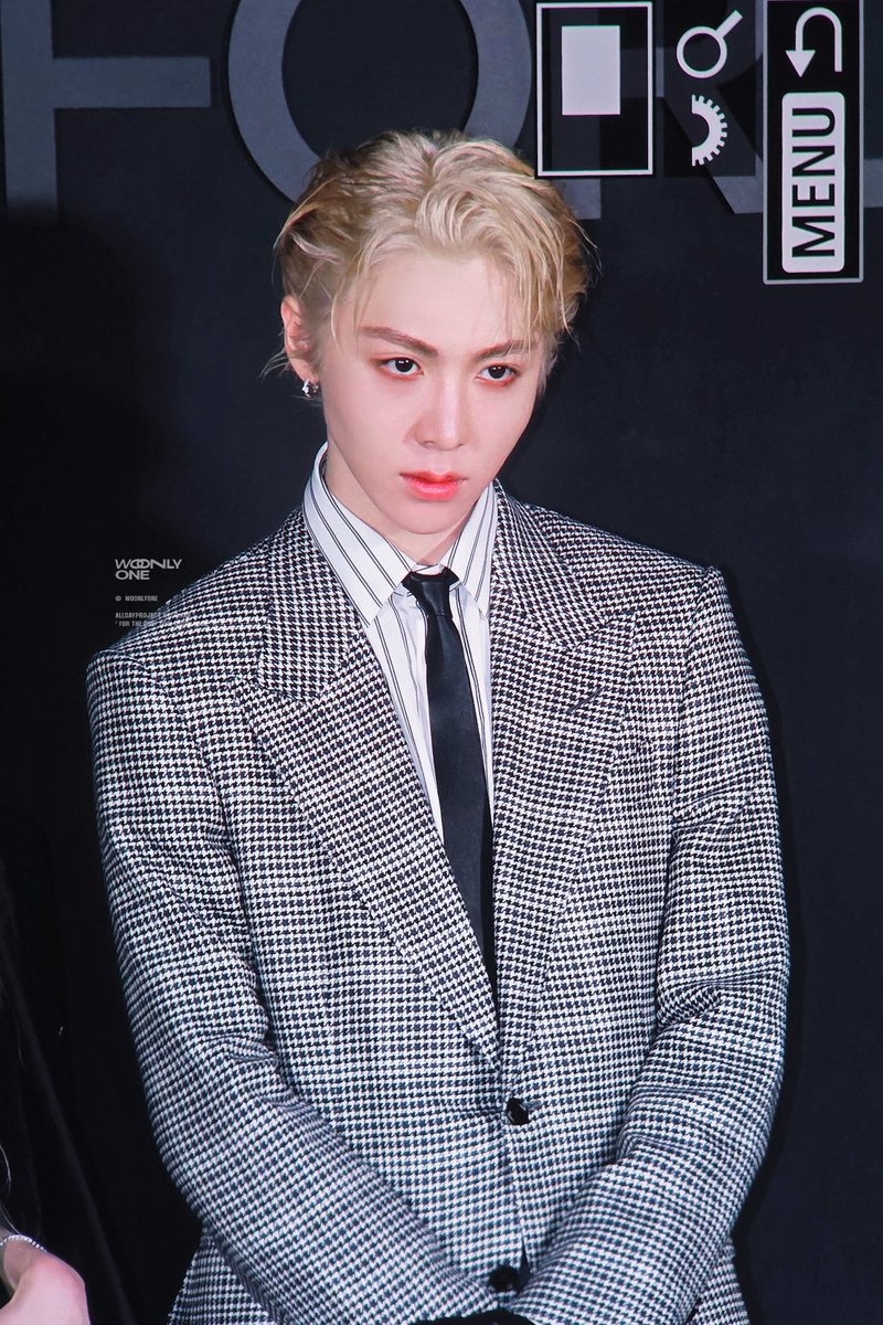 WoonlyOne tweet media