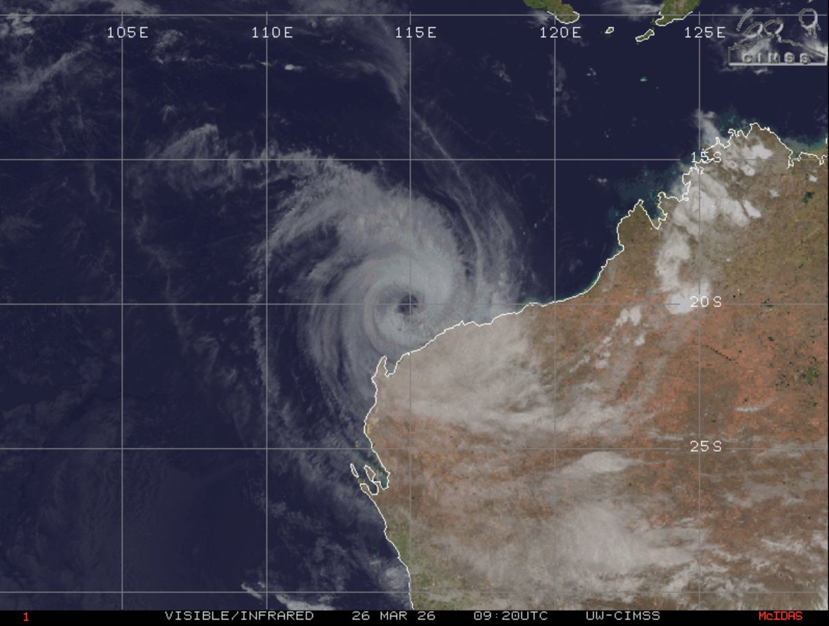 jnmet's tweet image. #Narelle is now a Cat 3 hurricane equivalent &amp;amp; has started its southerly turn &amp;amp; makes its final landfall along the Gascoyne coast of Western Australia Friday or Friday night, local time. Heavy rain &amp;amp; strong winds will spread across W #WA Thursday night into Saturday, local time.