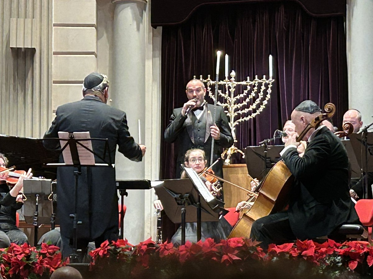 Het rapport “Nesjomme in Mokum” vd Commissie #Bussemaker, in opdracht vd gemeente Amsterdam, adviseert terecht “te investeren in versterking van kennis, CULTUUR en ZICHTBAARHEID vh Joodse leven in de publieke ruimte”. 
Tegelijkertijd heeft het #Concertgebouw zijn regels