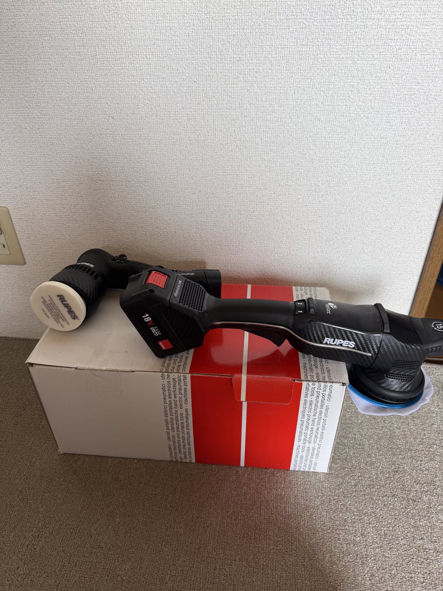 redsoxdaisuke's tweet image. いよいよ週末ですね‼️
コーティング、研磨の準備も出来たが、どうするか⁉️
時間がたっぷり取れるGWにしようか、それとも一部施工するか⁉️まだ花粉も多いし迷う所です😅😅😅天候も気になるしなぁ〜😅
＃洗車
#Plus
＃クリントル