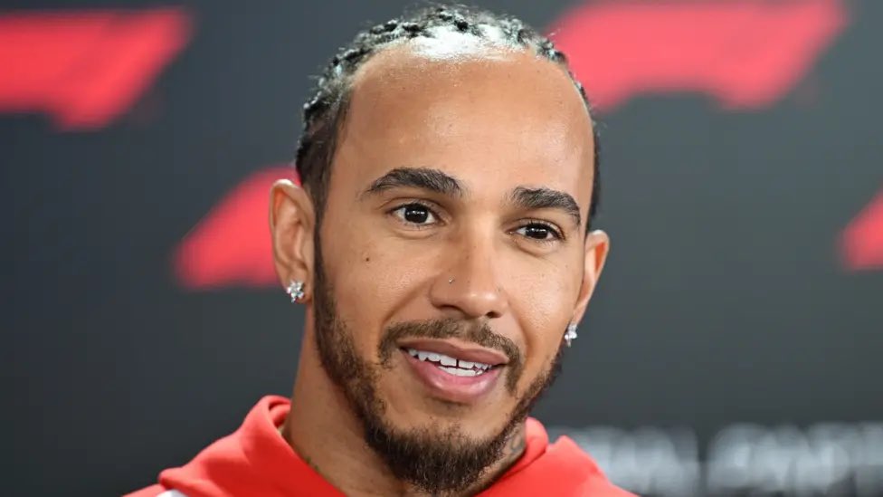 Lewis Hamilton para BBC

Simplemente no dejo que toda la mierda que me rodea y sale de la boca de la gente se interponga en saber quién soy y de lo que soy capaz.

Espero que hayan podido verlo en las últimas dos carreras, pero particularmente en la última.