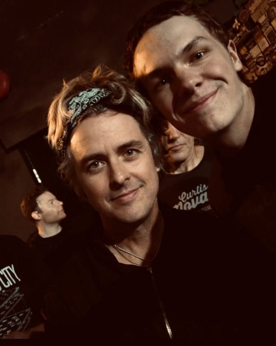 greenday_ita's tweet photo. The Coverups last night in Berkeley, CA
Photos and meet up by psychonutjob75 😊
#greenday #thecoverups https://t.co/8RQyW5n0RL