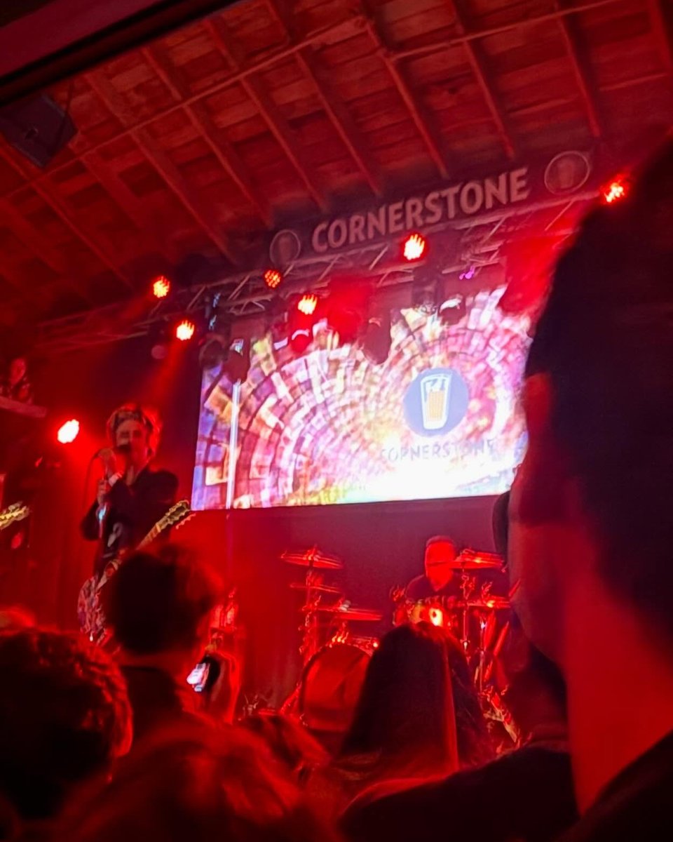 greenday_ita's tweet photo. The Coverups last night in Berkeley, CA
Photos and meet up by psychonutjob75 😊
#greenday #thecoverups https://t.co/8RQyW5n0RL