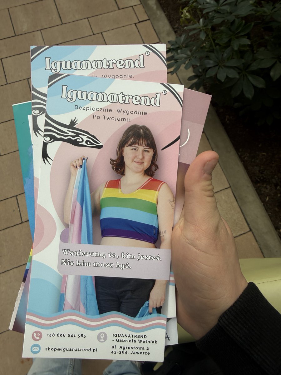 Zamiast ofert pracy – bindery i malowanie banerów na Marsz Równości. Organizacje LGBT otoczone opieką Wydziału Pedagogiki i Filozofii Uniwersytetu Rzeszowskiego promują się na akademickich Targach Pracy…

Wydziały pedagogiki i filozofii stały się zbiorowiskami ludzi zakochanych