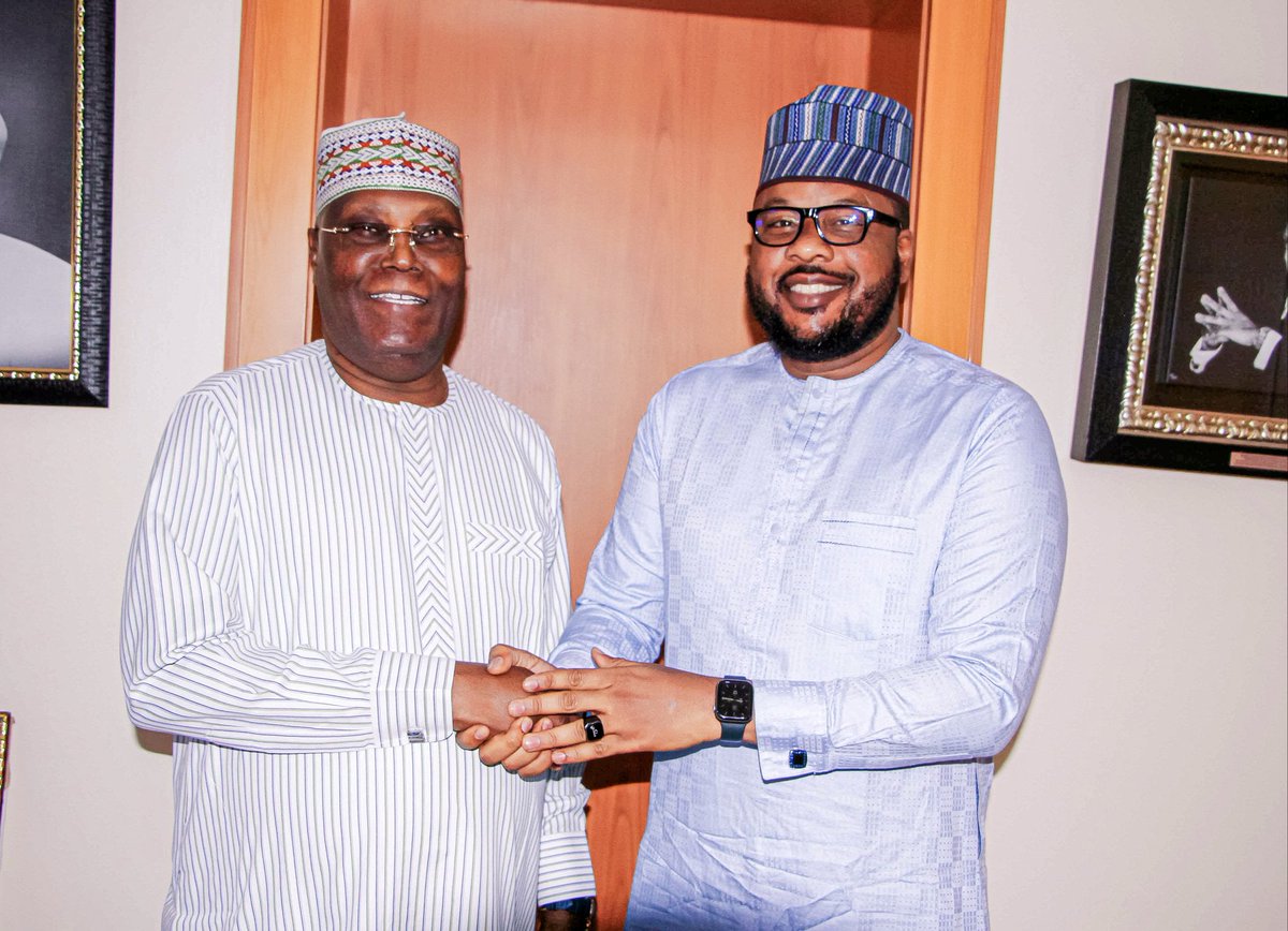 ADCVanguard_'s tweet photo. Former Ganduju's Press Secretary, Salihu Tanko Yakasai (@dawisu), paid a courtesy visit to H.E. Atiku Abubakar, GCON. In appreciation, Dawisu described Atiku as “Wazirin Duk Duniya.”

H.E Atiku Abubakar welcomed him to @ADCNig https://t.co/8Kl5JzWJI7