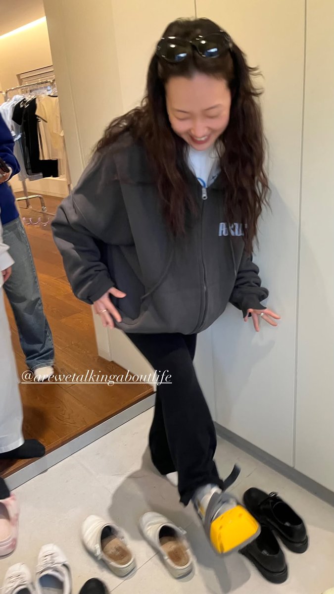 kim minha updates tweet media