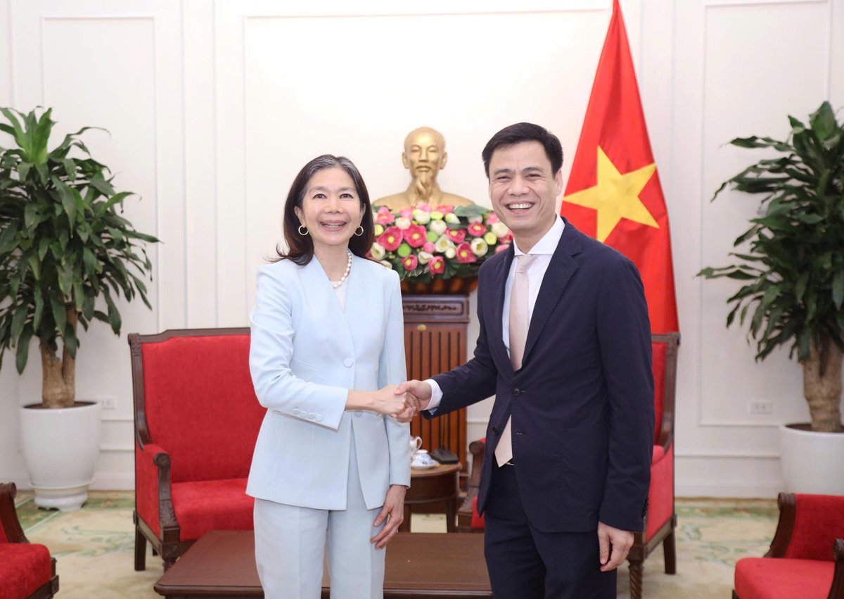 uninvietnam's tweet photo. 🇺🇳🤝🇻🇳 UNRC @ptamesis met VM Dang Hoang Giang @DHG_MOFAVietnam to discuss the next UN-Viet Nam Cooperation Framework (2027-2031) and future priorities

More at: https://t.co/1JXoICREkd https://t.co/BVdQQ7o9if