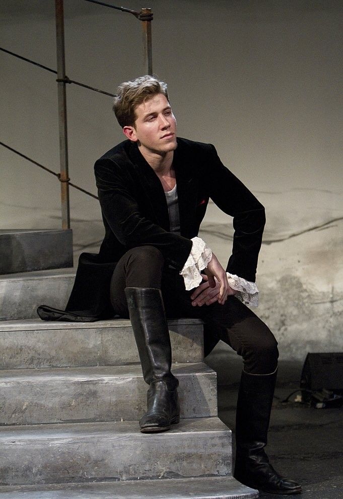 BattinsonMarvel's tweet photo. We are getting a theater kid to play Sir Phillip Crane 😭🙏. The acting about to go crazy! https://t.co/ElPFhjU5Py