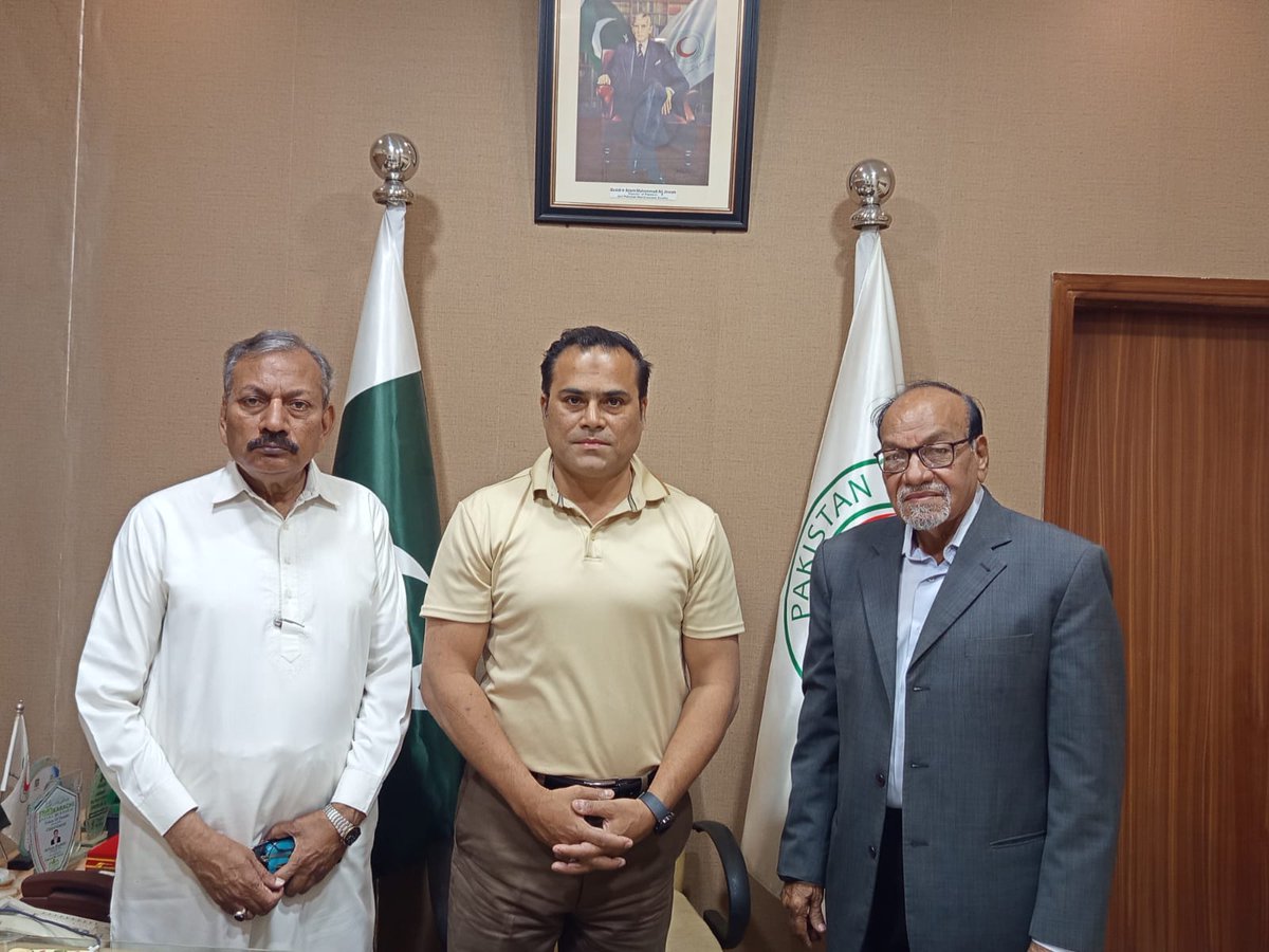 prcsindh's tweet photo. Moin Khan and Mashood Ali meet Chairman Rehan Hashmi at PHQ sindh, appreciating PRCS services and its highly trained volunteers.
#HumanityFirst #sindh #almustafawelfaresociety #KhaleejTimes @prcsindh https://t.co/7oLjxPkoen