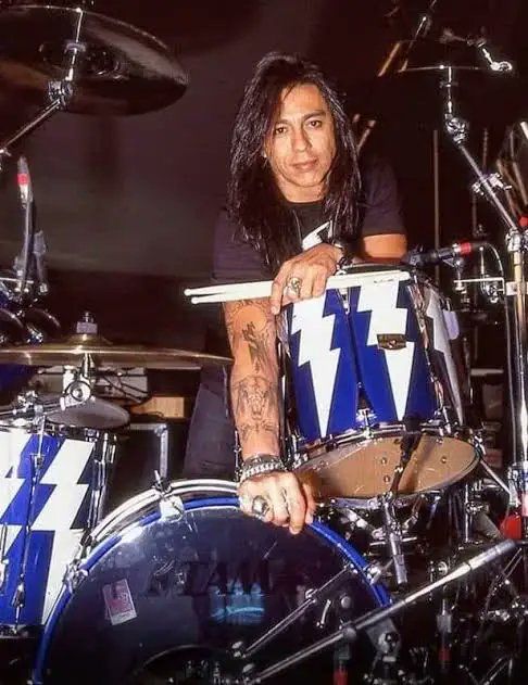 The Duck Loves Rock tweet media