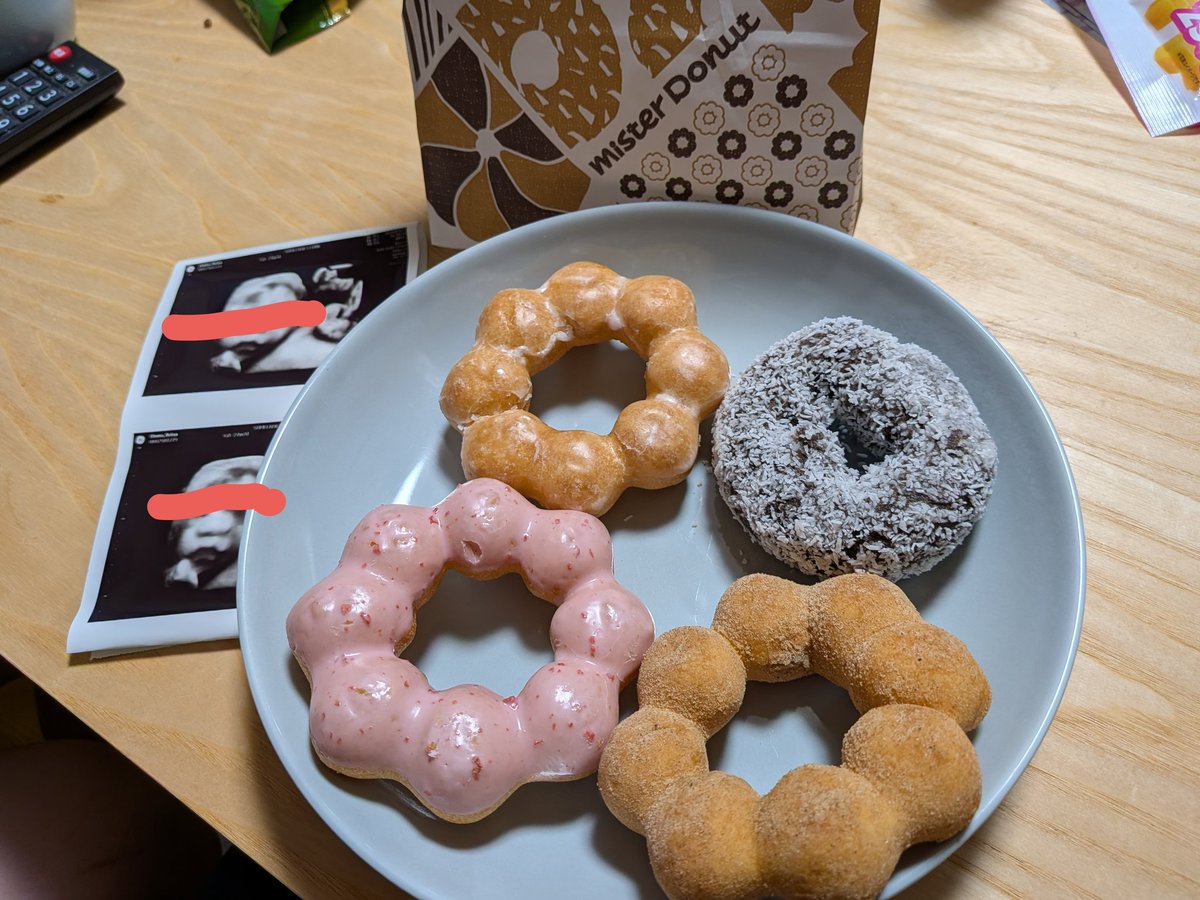 ruibostea0609's tweet photo. あっとういまに残り88日らしいからミスタードーナツでお祝いしました！一日って長いけど一週間って短い。一ヶ月なんてあっという間ですね。
6月になればちつスポポンポンポンしてもいいくらいデカいのかもしれない。現在1キロだけど、腹のなかに一キロって考えるとすげえなっておもったりおもわなかっ https://t.co/mvvjCSQo3W