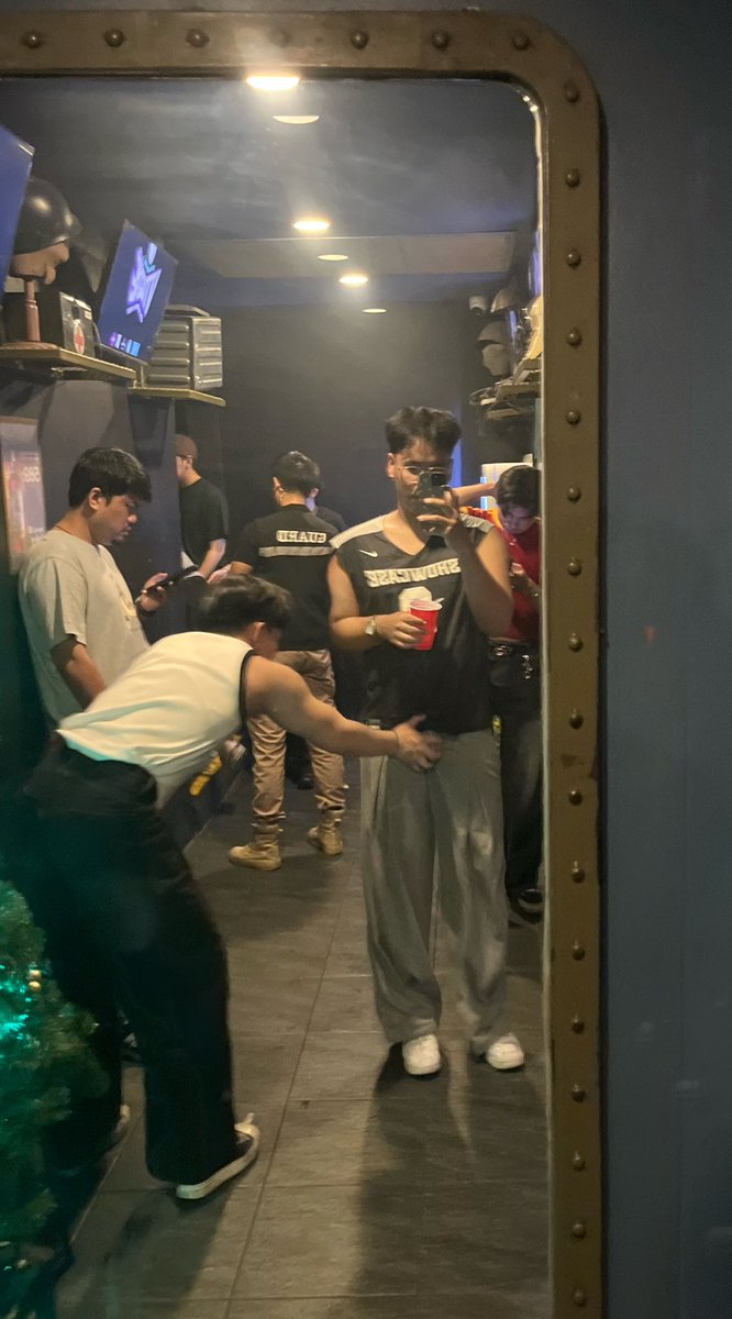 Bonnt96's tweet photo. ว่าแต่พี่คือใคร🥲 https://t.co/NES20njeAW