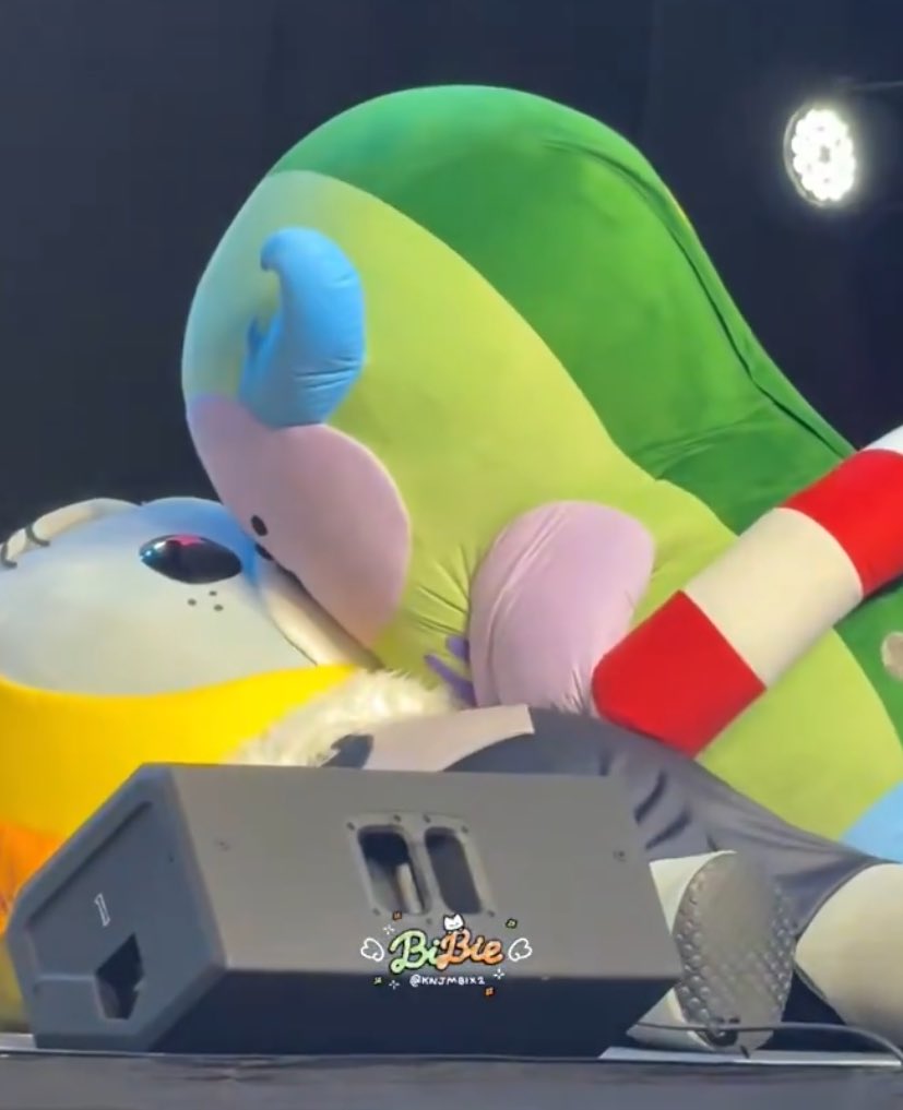 ૮ เก้อเก้อ ა tweet media