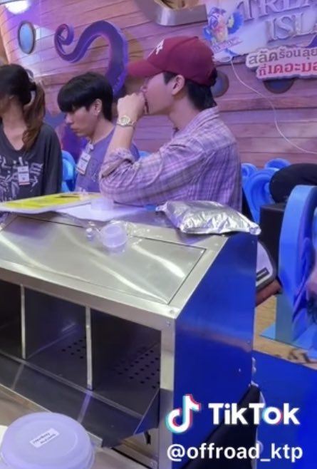 eonyaw *' `*: •☆ εїз tweet media