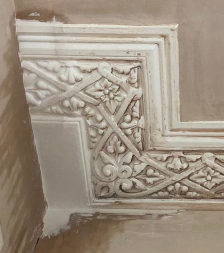 CSJbespoke's tweet image. Repairing damaged plasterwork seamlessly, once painted you'll never know the damage was there!
#bespokeplastermouldings #restoration #home #homedecor #homeimprovements #decor #ceiling #art #satisfying #plaster #crafts