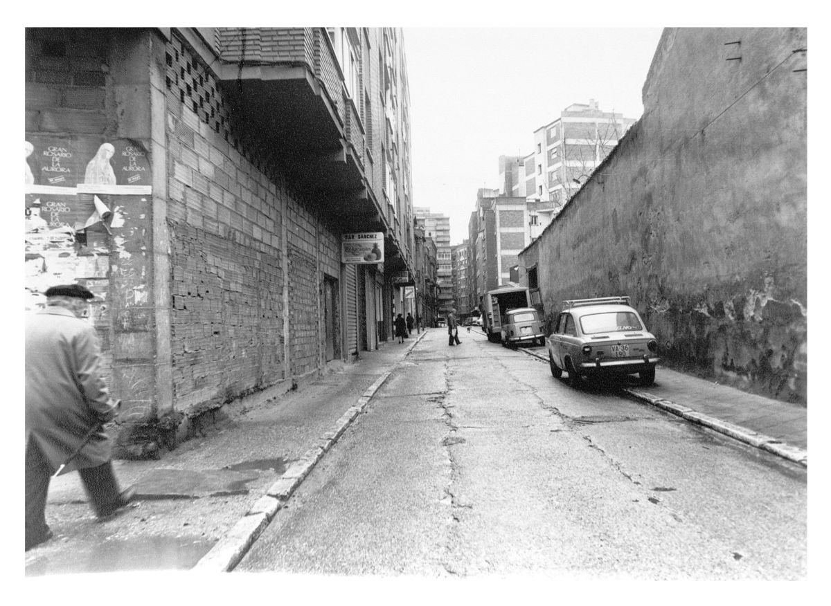 valladysuscosas's tweet image. Vista de la Calle Santa Lucía de #Valladolid en 1980

📷 Archivo municipal de Valladolid