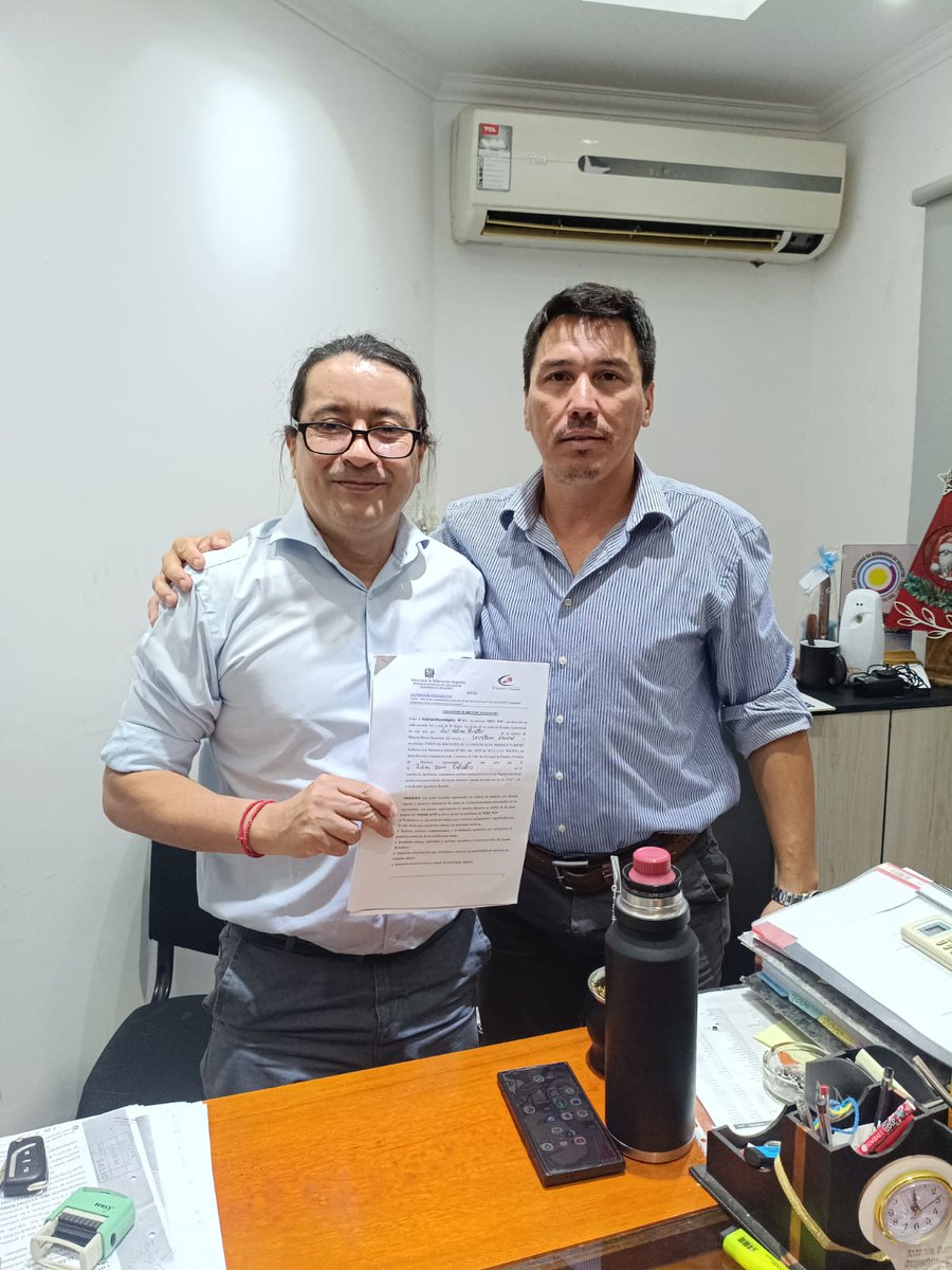 udpm_misiones's tweet photo. El Secretario General @grillo141 y el Dir del ITEC N° 4 de Posadas Luis Huntter, firmaron convenio para implementar un sistema de pasantías que permita adquirir y promover experiencias de campo en los estudiantes, relacionado con su especialidad. https://t.co/mAA4iX9qg6