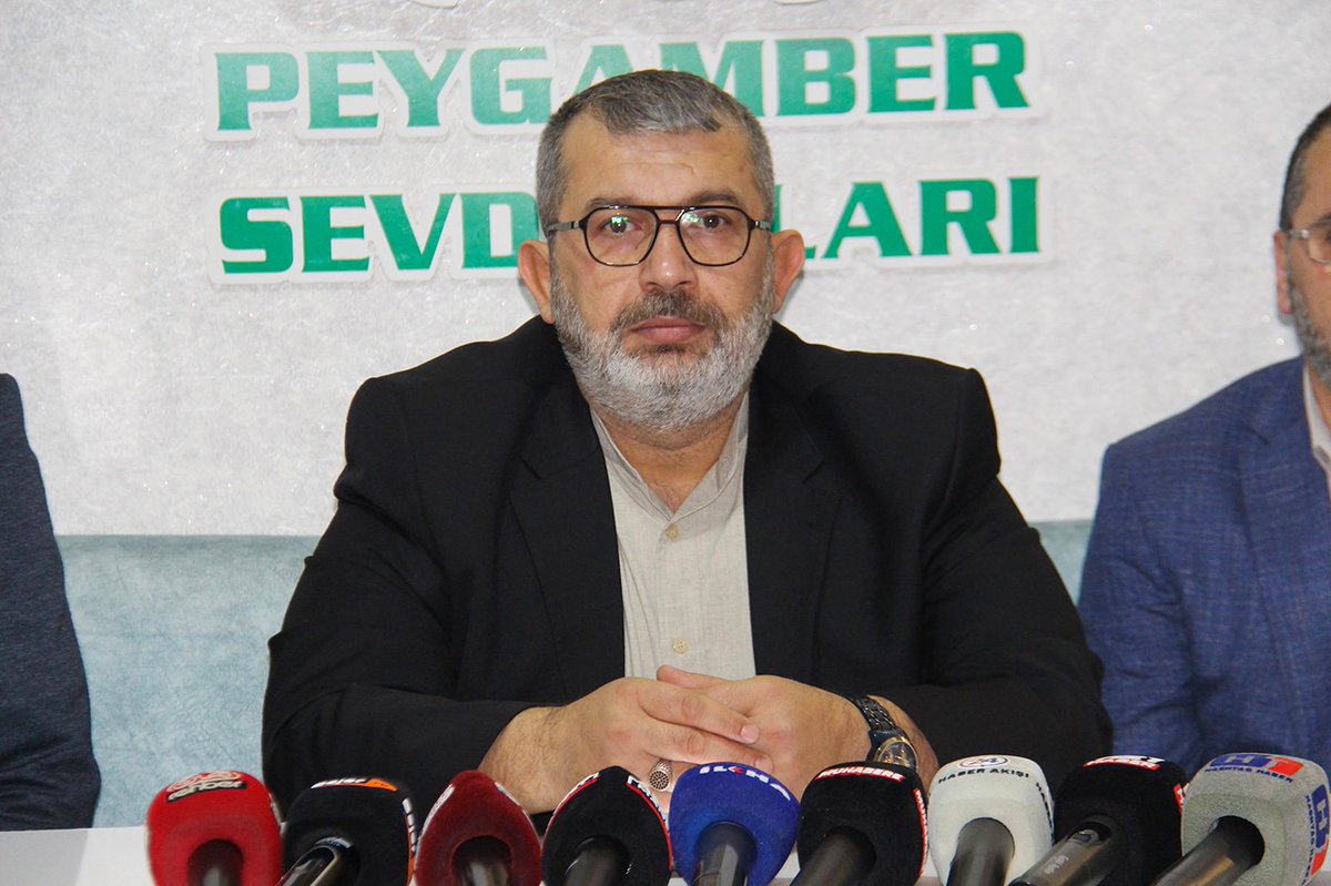 PSevdalilari21's tweet photo. Peygamber Sevdalıları Vakfı olarak, 2026 takvimimiz kapsamında 19 Nisan'da Diyarbakır Nevruz Park'ta düzenleyeceğimiz Mevlid-i Nebi etkinliği için hazırlıklarımıza başladık ve bu büyük buluşmaya Türkiye'nin dört bir yanından halkımızı davet ediyoruz. https://t.co/TYaZ5A92tT