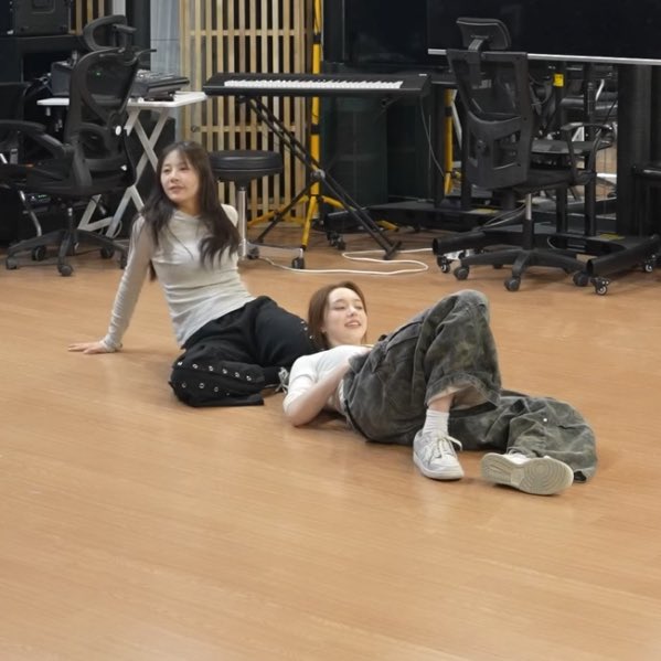 hana pics tweet media
